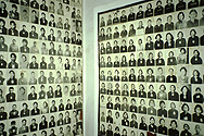 Fotos von Opfern des Pol Pot Regimes im Tuol Sleng-Museum