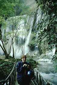 Andrea am Kuang Si-Wasserfall bei Luang Prabang