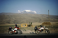 Unsere Motorräder vor dem Ararat