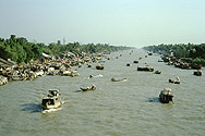 Flussverkehr nahe Can Tho im Mekong-Delta